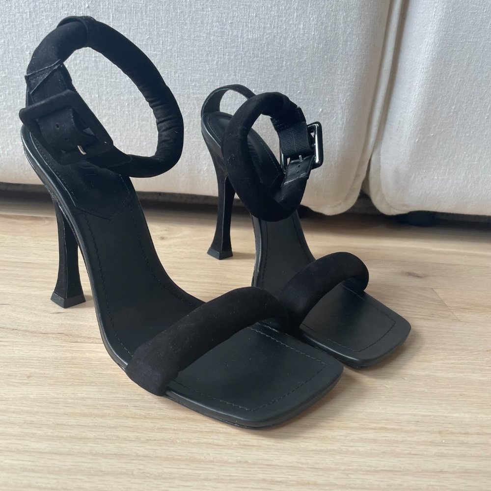 Schutz Gigih Nubuck Sandal
